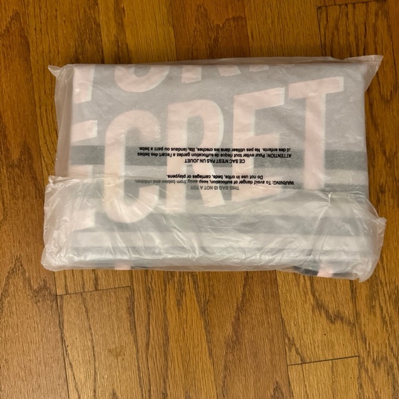 Victoria’s Secret tote - Picture 2 of 3